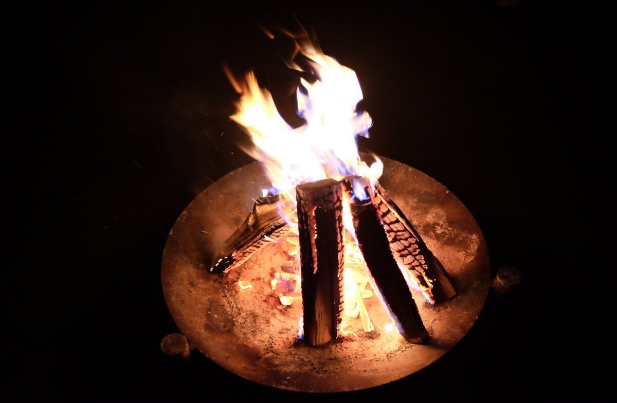 Osterfeuer im Lukasgarten