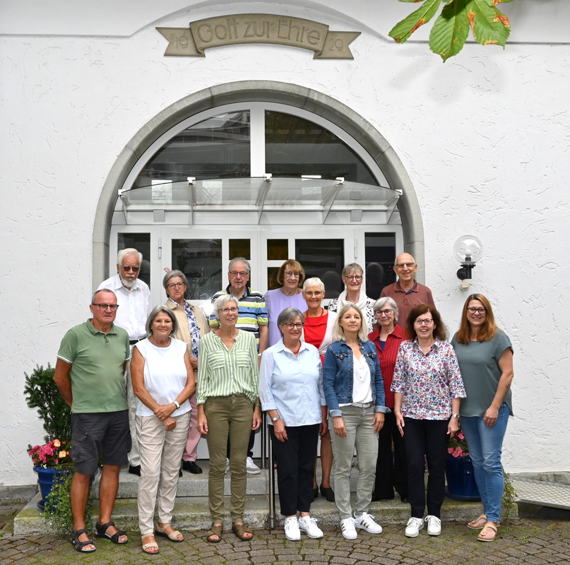 Vorne von links: Andi Maron, Ruth Maron, Elisabeth Röösli, Eva Anderhub, Erika Riesen, Theres Flück, Lilli Hochuli, Karin Affolter.
Hinten von links: Jean Soguel, Lisbeth Leutwiler, Heinz Burri, Heidi Lüthi, Elsbeth Knüsel, Kitty Brügger, Fritz Brügger.
Auf dem Bild fehlen: Silvia Blaser, Hildegard Egli, Vreni Wolf.
Bild: Geri Estermann