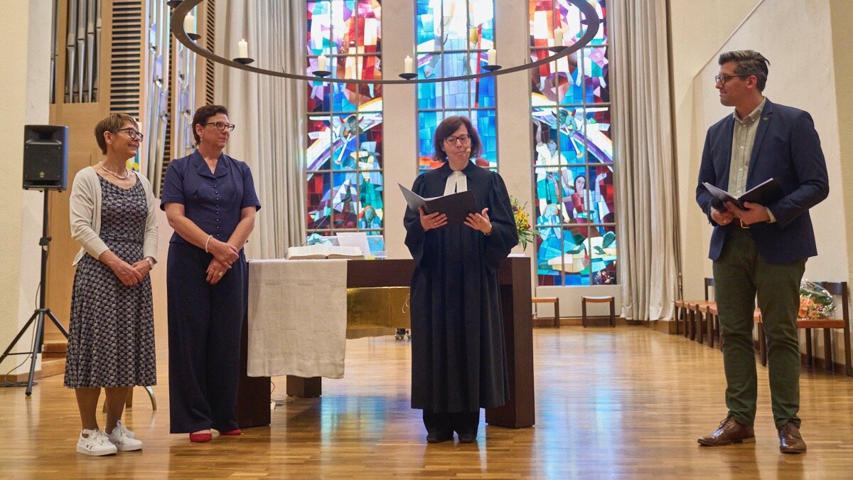 v.l.: An der Beauftragung erklärten Monika Seehafer und Petra Müller ihre Bereitschaft für den Dienst und Pfarrerin Lilli Hochuli und Florian Fischer sicherten «Förderung und Hilfe» zu.