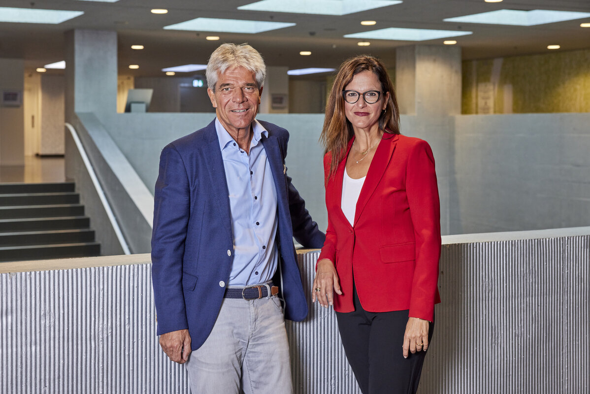 Anton von Weissenfluh, Präsident Die Dargebotene Hand Zentralschweiz, und Lilian Bachmann, Synodalratspräsidentin Reformierte Kirche Kanton Luzern. (Bild Gabriel Ammon)
