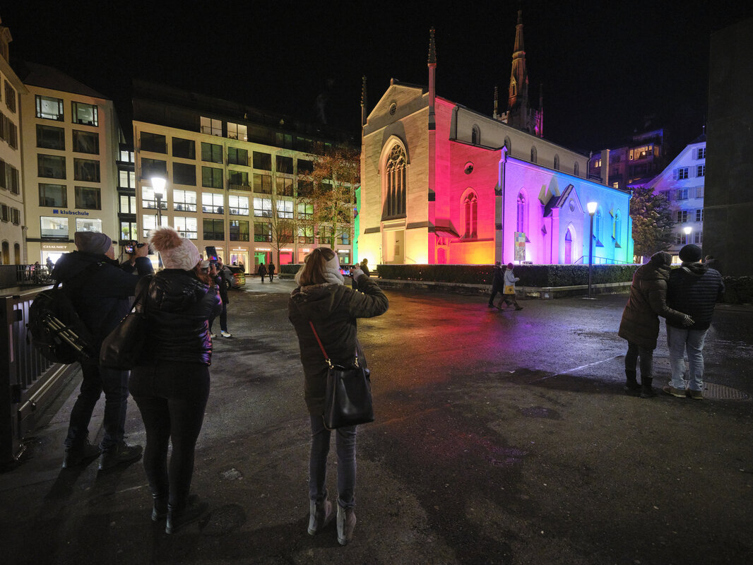 Die Matthäuskirche in der Stadt Luzern während dem Lilu 2023. (Bild Emanuel Ammon) 